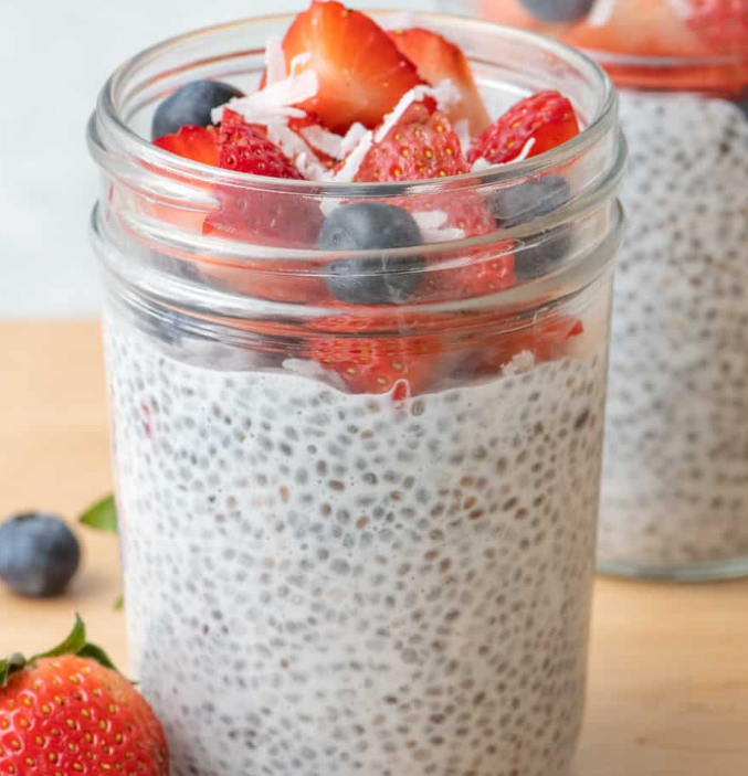 Chia pudingas su migdolų pienu