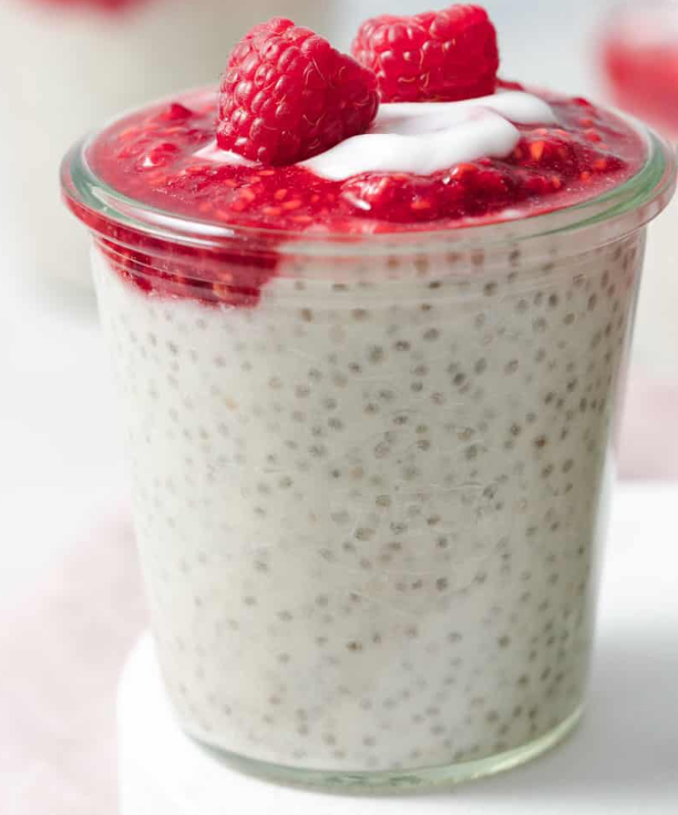 Chia pudingas su graikišku jogurtu